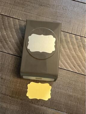 Stampin’ Up decorative label shape punch
